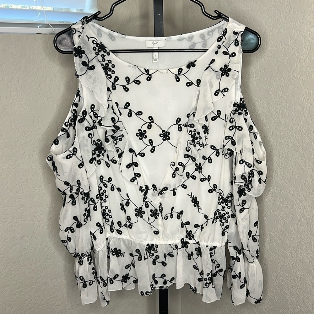 496 - Joie NWOT White Lace with Black Flowers, Open Shoulder Size Medium